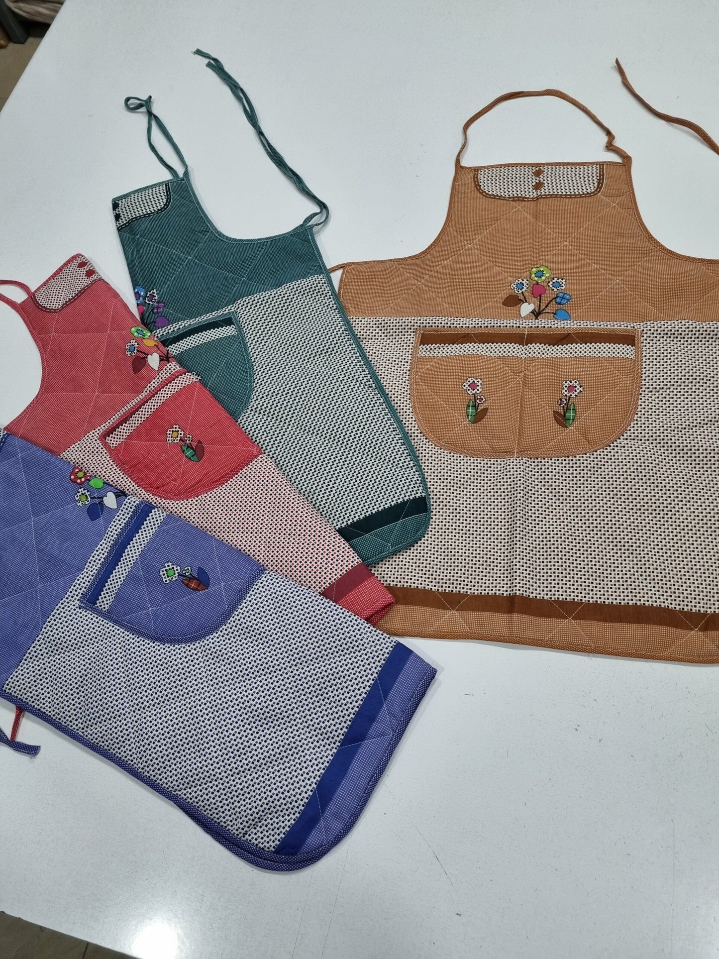 Ποδιά κουζίνας σε πικέ υφή με στηθούρι #250