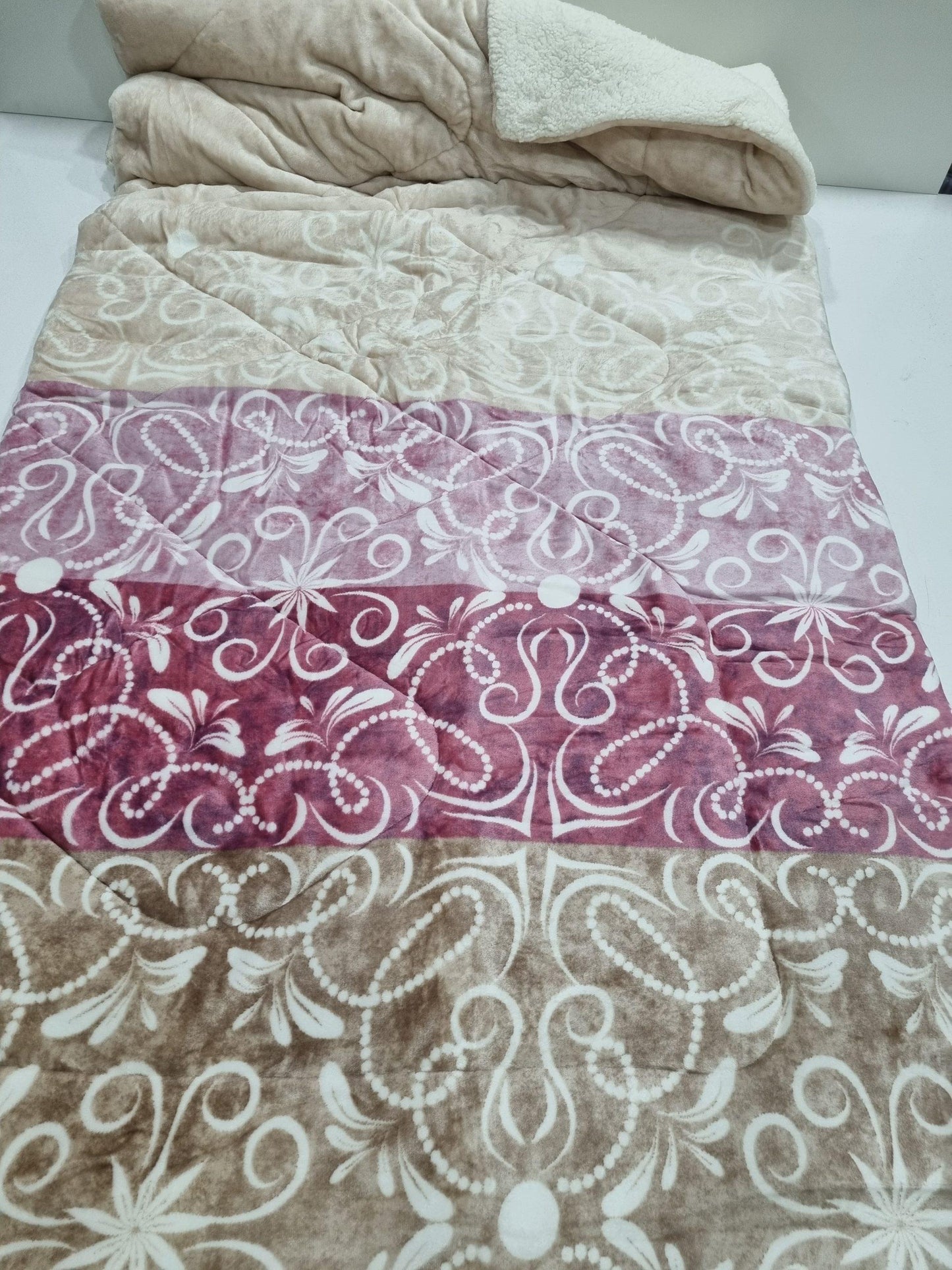 Κουβερτοπάπλωμα υπέρδιπλο σε διάσταση 220Χ240 προβατάκι #930