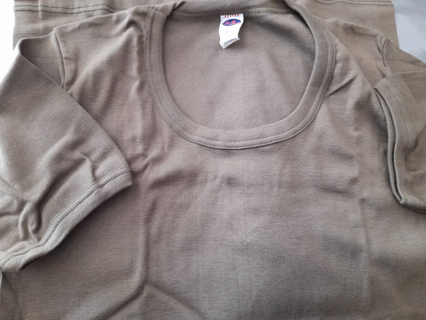 Μπλούζα χακί κοντό μανίκι μακό με ανοιχτό λαιμό #192